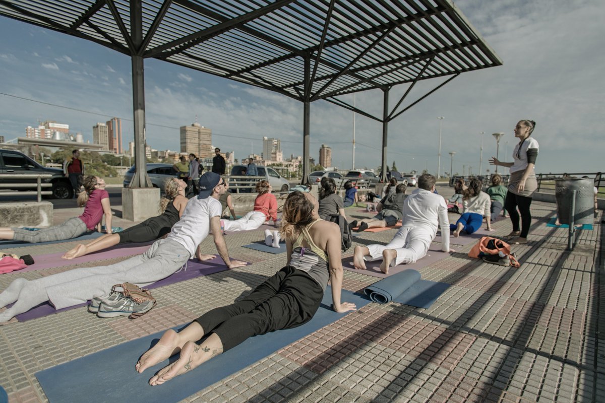 HariGopalYoga's tweet photo. Yoga en la Costanera de Asunción.
Muchas gracias por tu arte querido Negib @negibgiha
Gracias a todos por la buena onda.
#ashtangayogaparaguay #ashtangayoga #yoga #harigopalyoga #practiceandalliscoming #mysorepractice #practicamysore #saludosalsol #suryanamaskar #YogaDay https://t.co/NCgZhtaNLE