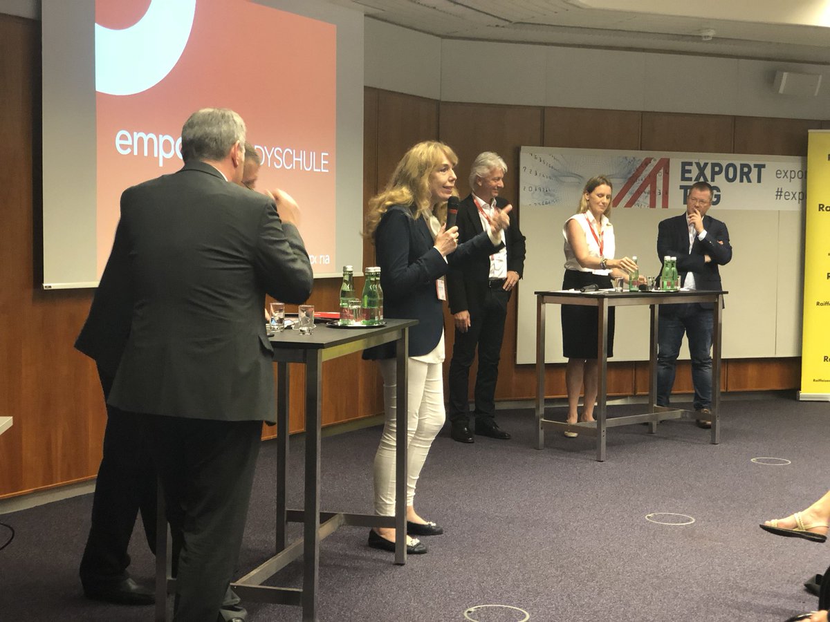 wko_aw's tweet photo. Im #Saal1 am #Exporttag18 zum Thema Demografie: Ralf Schweighöfer (@Dhl_express Austria) und Eveline Pupeter (emporia Telecom) sowie @NellaHengstler (AC Lagos), Kurt Altmann (AC Riyadh), Ingomar Lochschmidt (AC Tokio) und Christian Lassnig (@wko_ac_tor). https://t.co/uxGUUgD9HG
