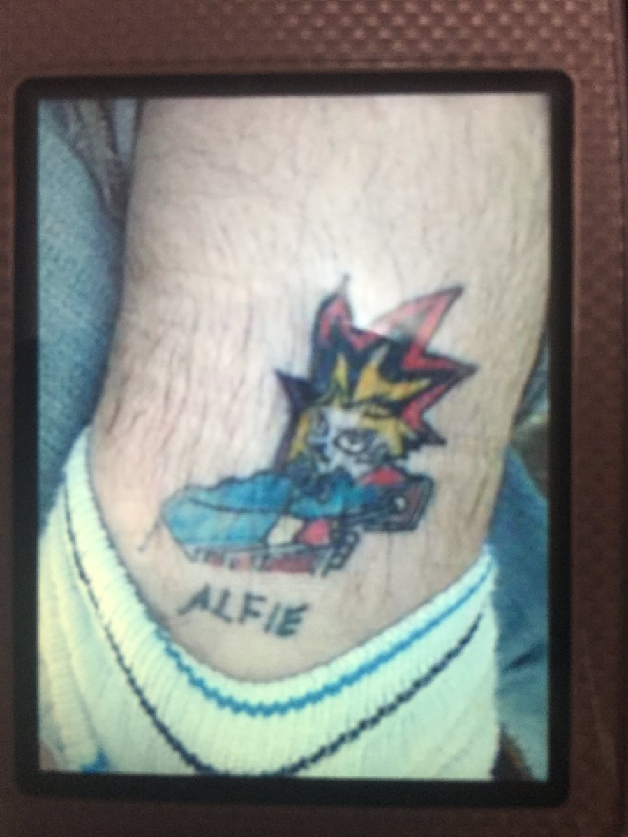 模範的工作員同志 赤野工作 Na Twitteru クリケット場の トイレでおっさんに お前日本人か って声をかけられて これ 分かるよな って見せてもらった遊戯王の刺青の画像出て来た