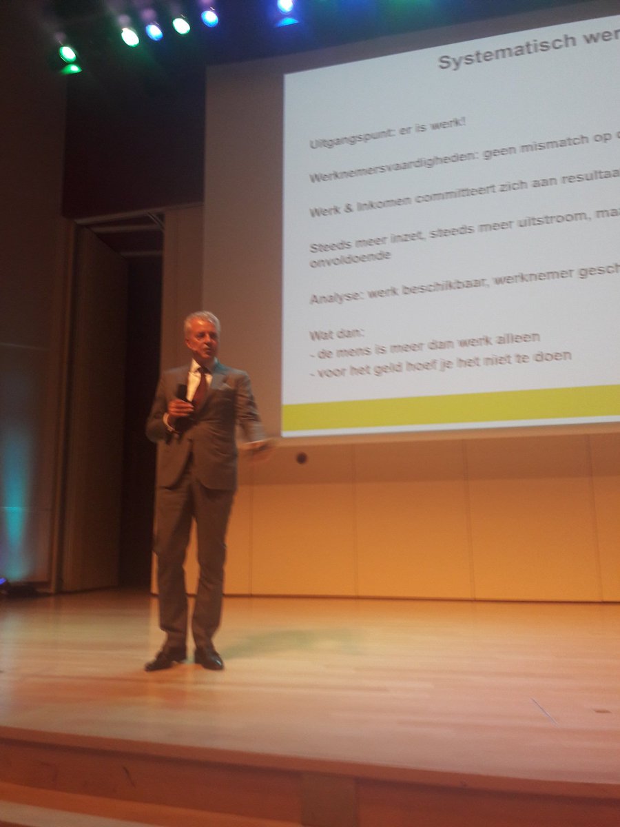 jmvsonsbeek's tweet photo. #KWI2018 @MarcoPastors over experiment werkweekagenda dat structuur in het leven van uitkeringsgerechtigden probeert aan te brengen als opstap naar werk. https://t.co/aG2VtGV7eJ