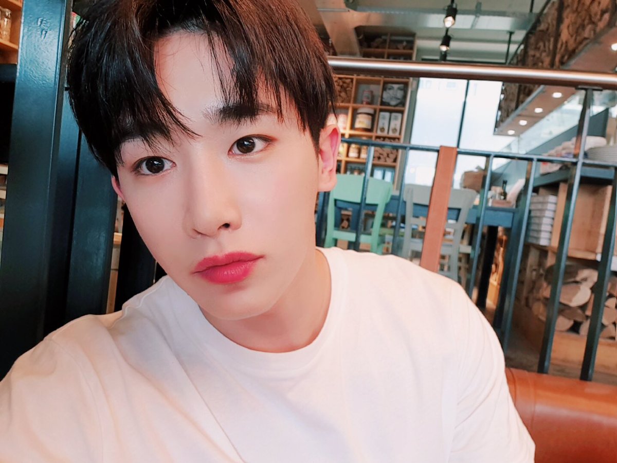 OfficialMONSTAX's tweet photo. [#원호] 천일동안 참 행복한일 많았다
앞으로 더 많을거 같아요..! 나말고 몬베베 더 행복하게 해줄게요 ㅋㅋ #몬베베1000일 https://t.co/RNOdFGw1mP