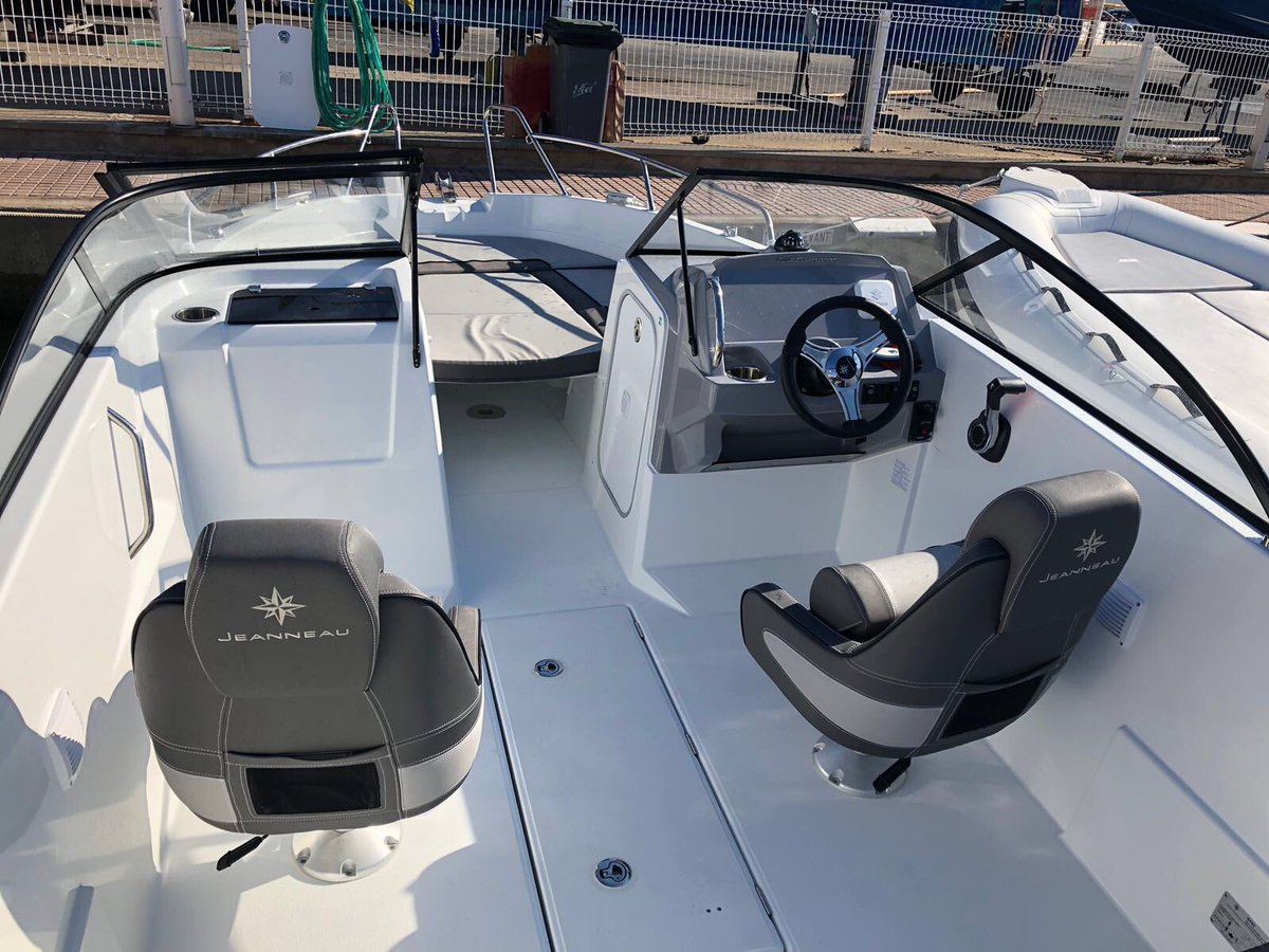 barcosalquiler's tweet photo. Ya disponible la nueva #Jeanneau #CapCamarat 6.5BR! Para 7 personas, con titulación. Amplio, solárium, toldo parasol. Visita las playas de #Menorca con los mejores barcos de alquiler! Reserva online! #macarella #sonsaura #calaturqueta #turismoMenorca https://t.co/5PdkKBGS9z