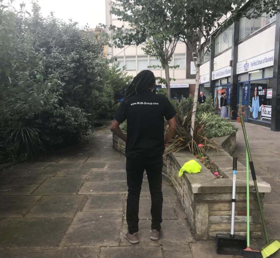 MJB cleaned this popular area in Croydon ... Katherine street it was full of litter and dumped bulky items well done to our amazing cleaning team 👌🏽