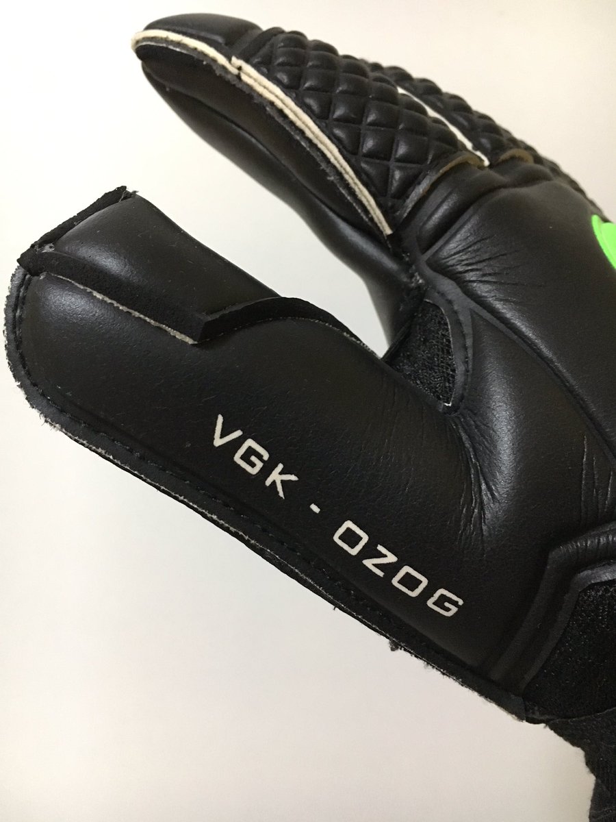 VgkGloves's tweet photo. ⚫️⚫️⚫️⚫️ #VGK #VGKGLOVES https://t.co/GhTJo4jqLO