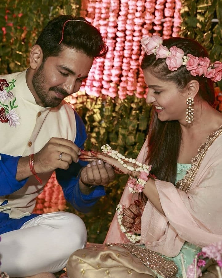 iwmbuzz's tweet photo. .@RubiDilaik and @ashukla09 during their ring ceremony...
#sagaai #engagement #hillstation #couple #wedding #actors https://t.co/0exhdjMYJl