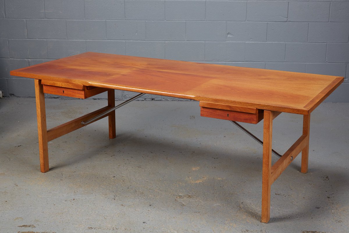 mod20gallery's tweet photo. Amazing Model AT325 Hans J. Wegner Desk in Mahogany and Oak for Andreas Tuck.
#Hans #Wegner #HansWegner #Desk #Mahogany #Oak #AndreasTuck #Designer https://t.co/1oZSmDniTF