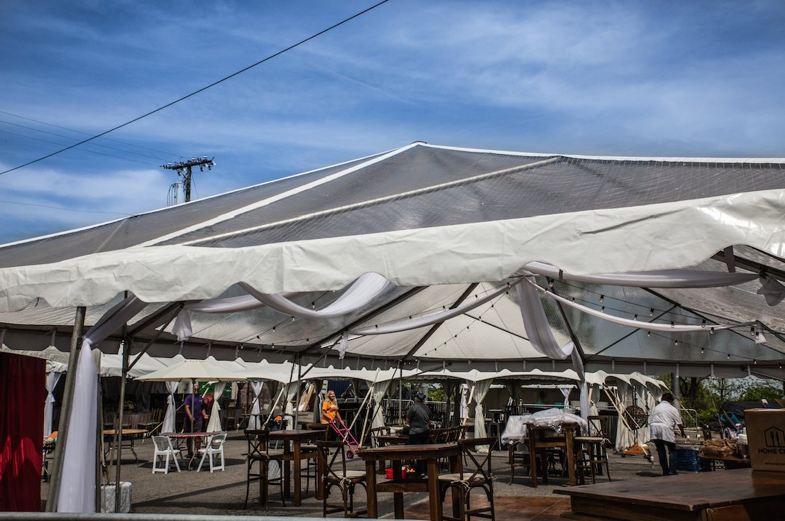 GrandCentralinc's tweet image. PRO TIP: Simple draping and lighting can change the whole look and feel of your tent. #tentrental #tentdesign