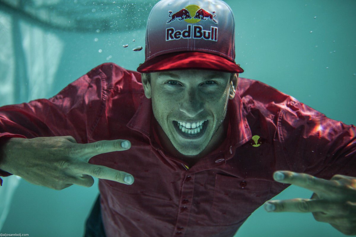 Davidplese's tweet image. It’s summer time again!! ☀️☀️☀️
Stay hydrated, stay cool whatever you do 😎!! 
@RedBull @RedBullSi #givesyouwings