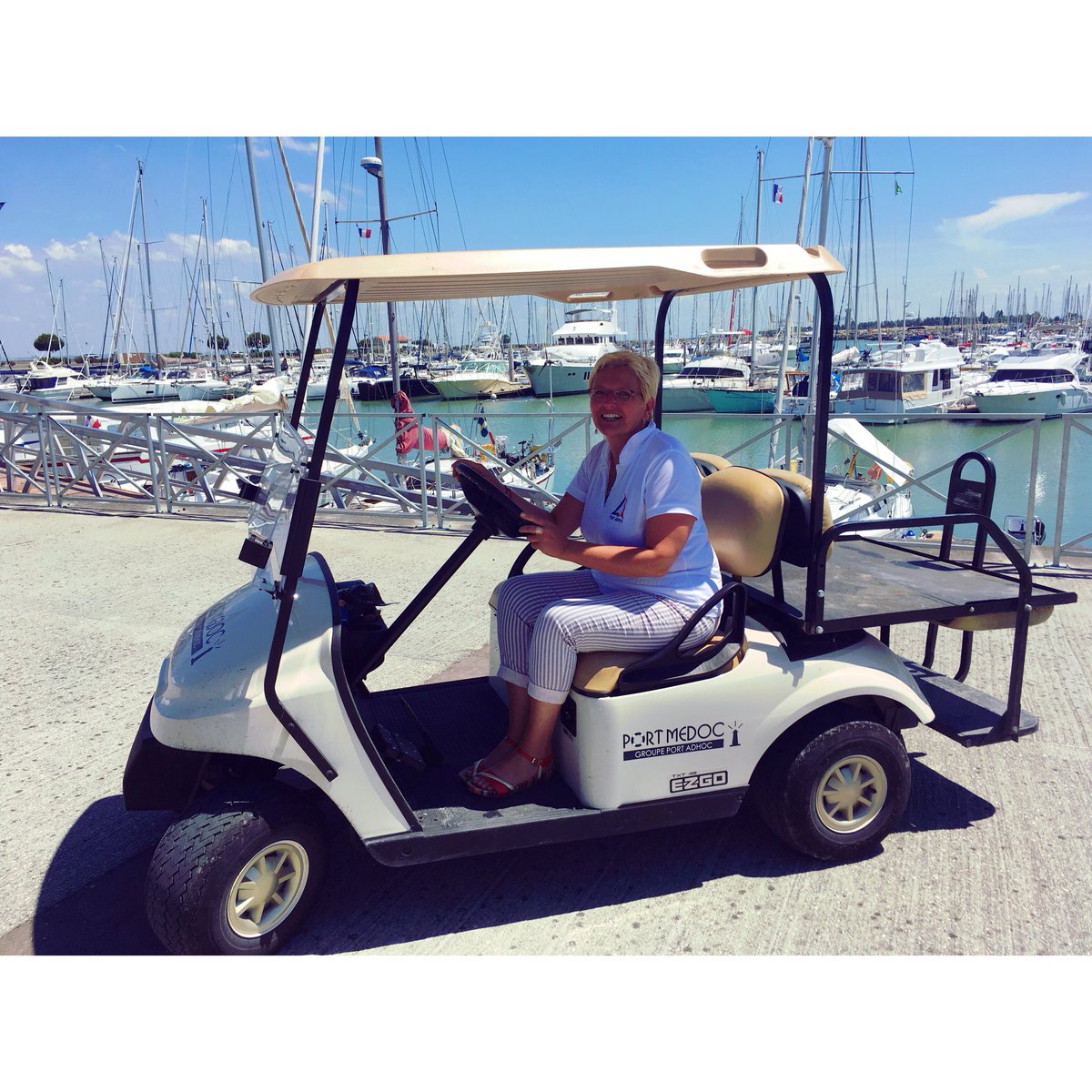 PortMedoc's tweet image. Une nouvelle #recrue a intégré l’équipe de #Portmédoc pour la saison estivale : bienvenue à Monique notre agent d’accueil ! 😜⚓️🖌📒