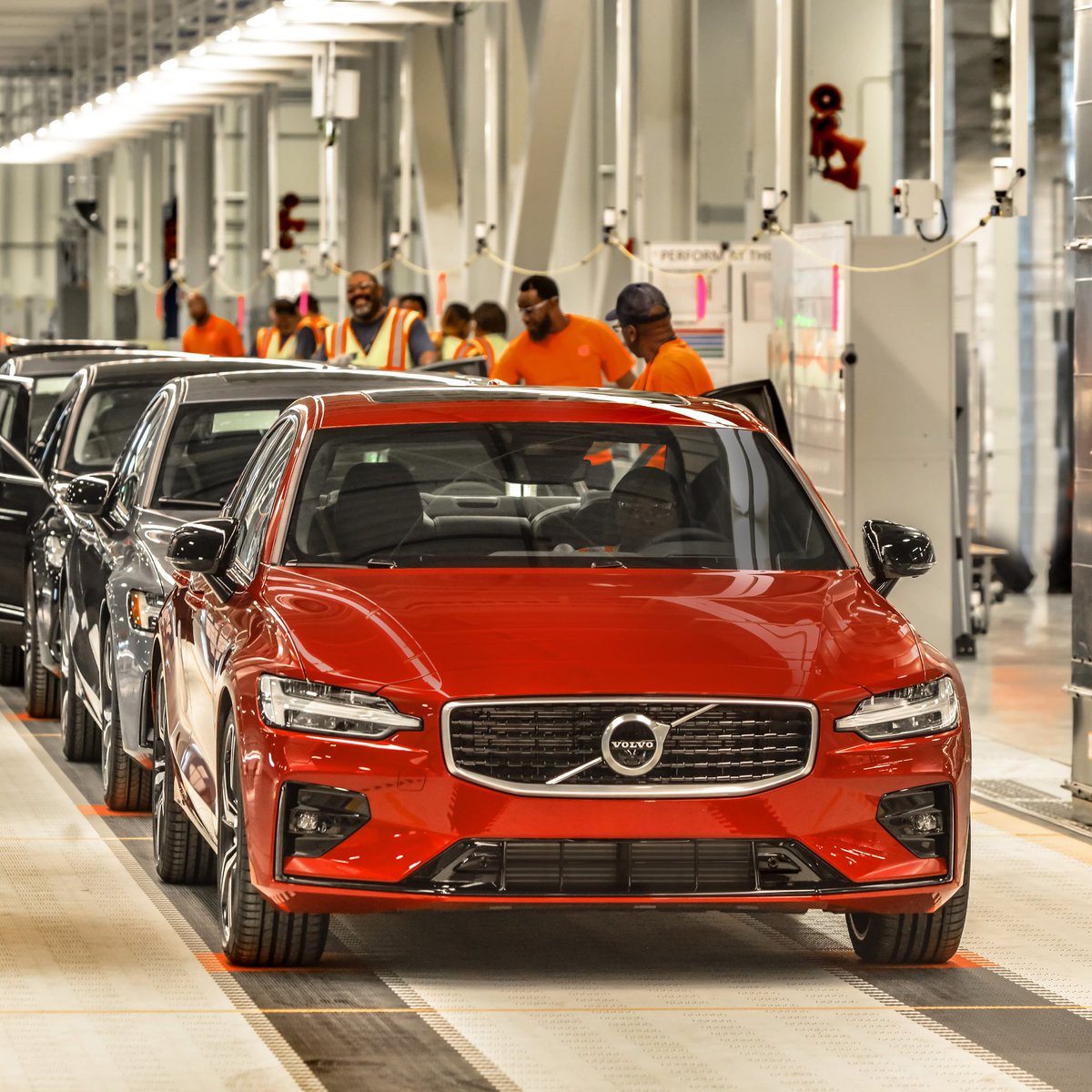 VolvoCarUSA's tweet photo. Yesterday we proudly introduced the #newS60 and opened our first plant in the US https://t.co/Vxws1ZI2w1