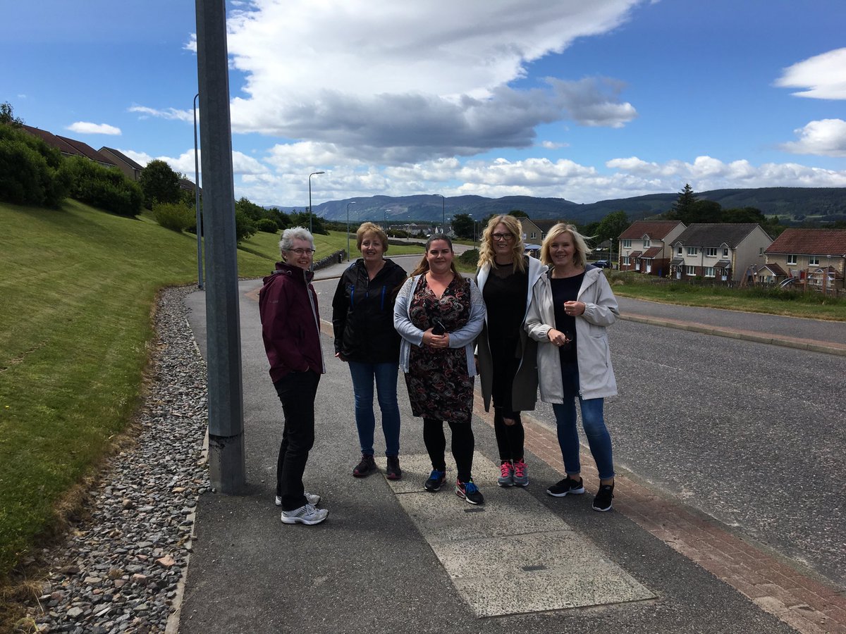 BeckyFretwell's tweet photo. @HomeEnergyScoHI and @scvotweet staff taking a lunchtime walk in Inverness #CleanAirDay #OwnYourStreetInverness https://t.co/gFM2IFe9ut