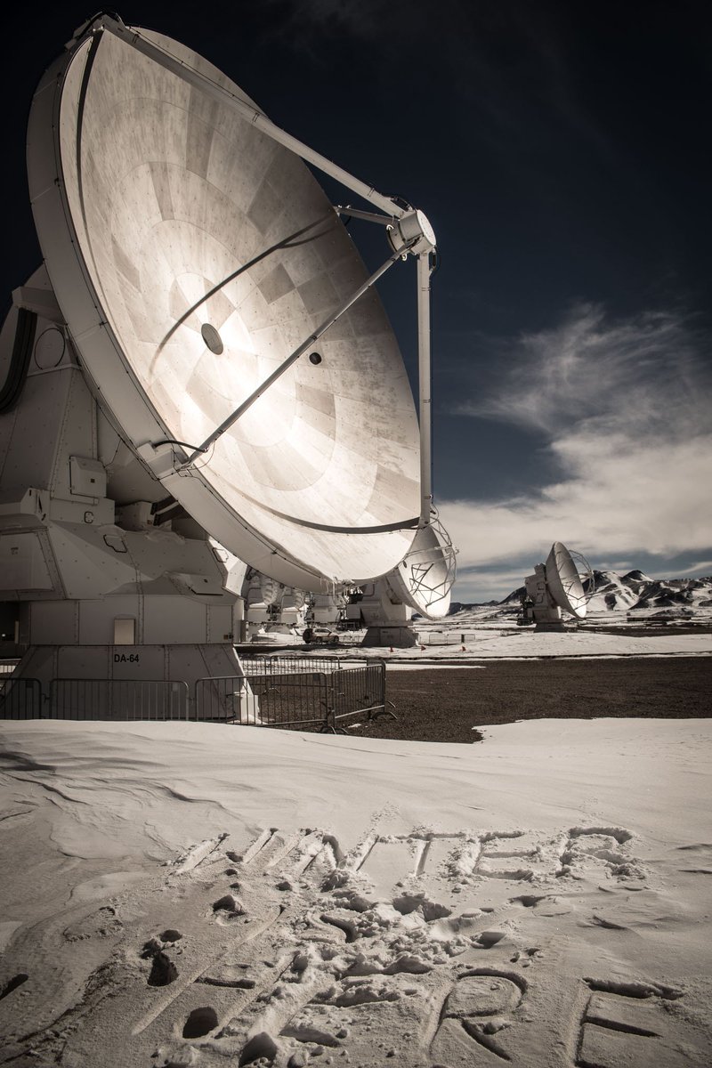 almaobs's tweet photo. At -10°C,❄️📡📡 we officially welcome #Winter in the southern hemisphere. 🌎
Photo by @_ansack #YourALMAPicture 
#WinterSolstice 🌧️ https://t.co/PzUSmgDYwo