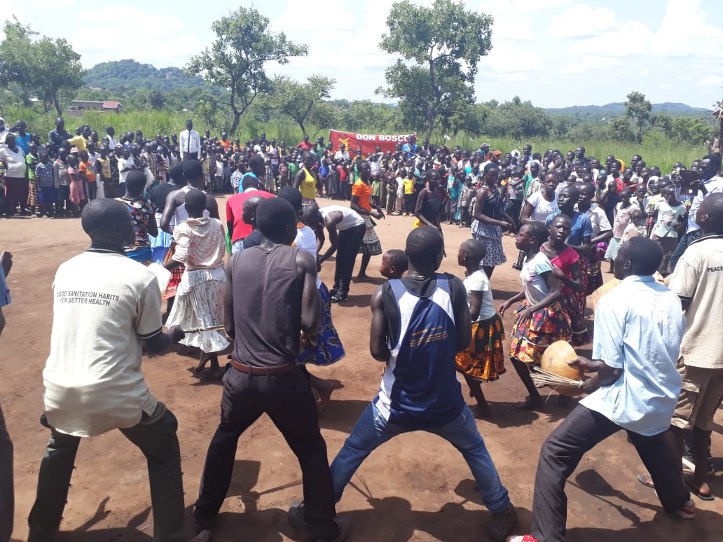 DBPalabek's tweet photo. #WithRefugees MusicDanceAndDrama (MDD) competition 4 all the chapels held at Daniel Comboni zone 5B @DBPalabek . #Salesians brought together hundreds of #youngpeople 2 express their talents through MDD competition. #youngpeople were coming from all chapels in the camp
June 16th https://t.co/DvO0K2xrT3