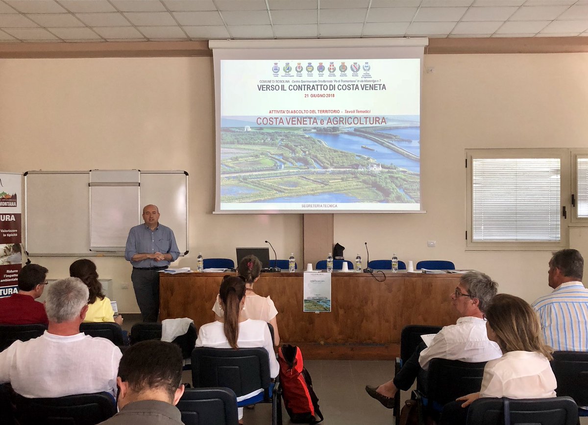 ContrattoCOSTA's tweet photo. 🌾💧Tavolo Acqua e Agricoltura
🗣Introducono Grossato, vice sindaco #Rosolina, assessore  #agricoltura Gazzola e l’arch. Mosca, responsabile tecnico-scientifico.
Presente anche Nicoletta Bajo, #ISPRA Nazionale. https://t.co/rcsTTY5iVi