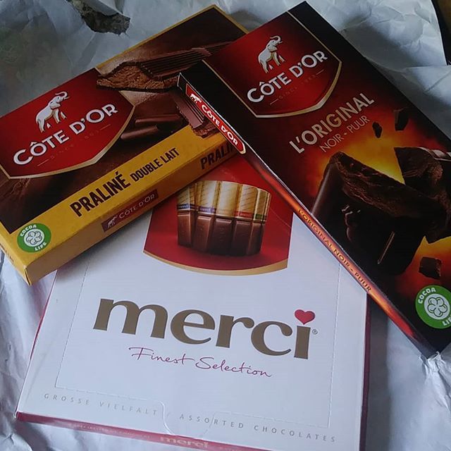 MerTailParty's tweet photo. What's better than #Belgiumchocolates from #Belgium oh I guess having your family in town from Belgium so sad to see them leave they were here for too short of a Time. #chocolate #coco #cocoa #tryingtoresist #noir #puur @mondelez_international @cotedorok… https://t.co/VASY7vrGSz https://t.co/u5YIO9moTS