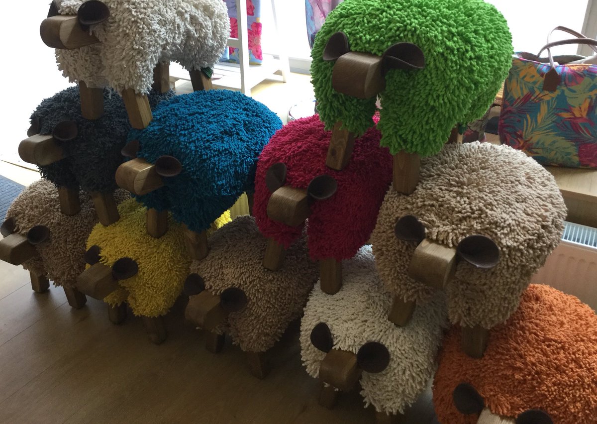 croesocynnes16's tweet photo. Edrychwch!! Stoc newydd @EweMoo wedi cyrraedd Croeso Cynnes heddi.🐑🐑❤️ https://t.co/RkHUhpUOa3