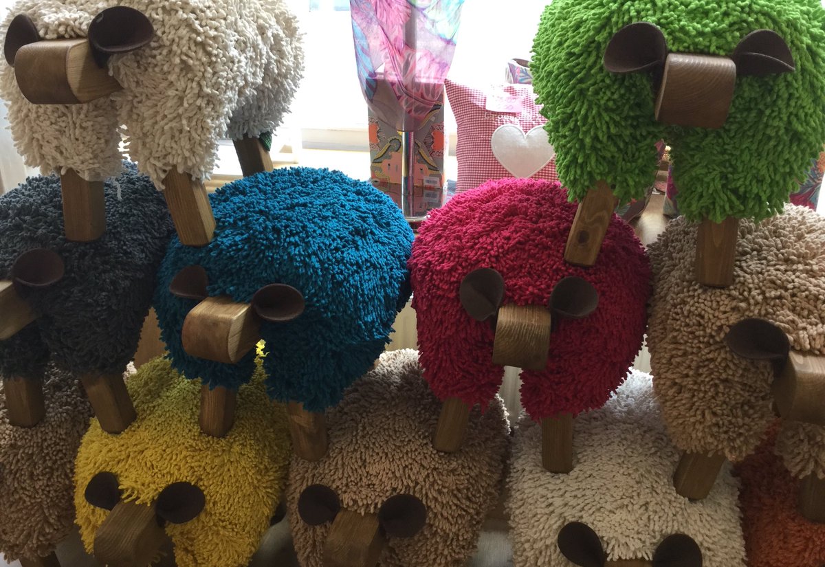 croesocynnes16's tweet photo. Edrychwch!! Stoc newydd @EweMoo wedi cyrraedd Croeso Cynnes heddi.🐑🐑❤️ https://t.co/RkHUhpUOa3