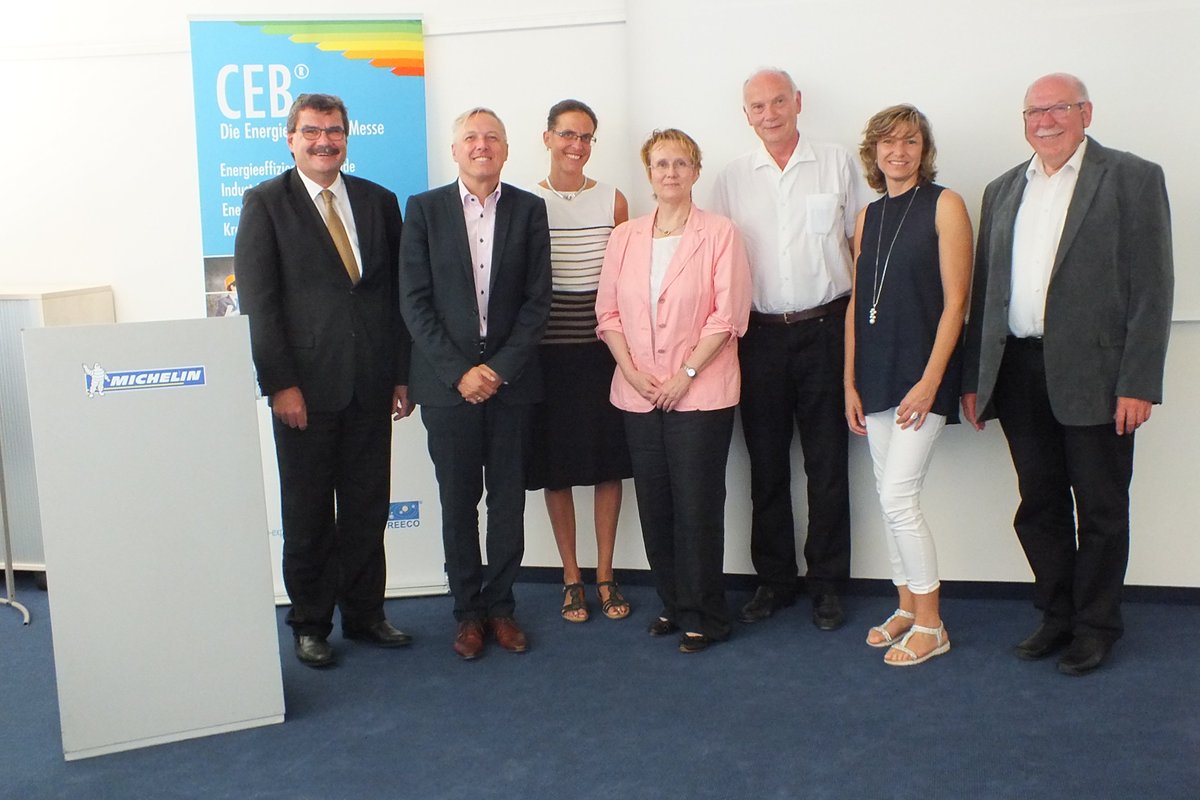 Heute, am 21.06.2018, trafen sich regionale Akteure anlässlich der Energie-Effizienz-Messe CEB®, um über nachhaltige Energieversorgung und  zu referieren.
Dabei war Gabriele Luczak-Schwarz, erste Bürgermeisterin der Stadt Karlsruhe, und Vertreter aus Wirtschaft und Industrie.