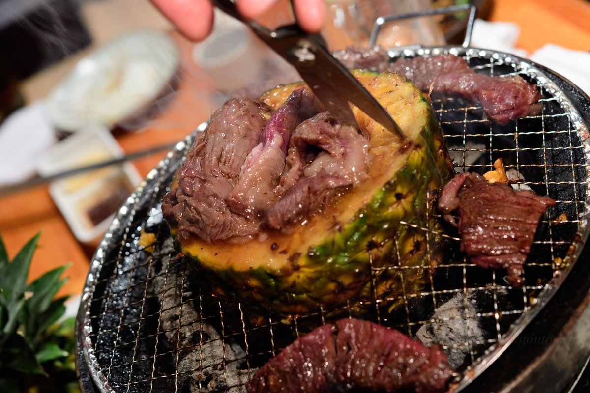 トリシア 錦糸町の焼肉屋さん とんつう の パイナップルに長いお肉を巻きつけて一緒に焼き上げる ミドガルズオルム 肉焼くの塔 パイナップルの香りを楽しみながら焼肉が楽しめます とんつう トリシア 錦糸町の焼肉屋さん とんつう の パイナップルに長いお肉を巻きつけて一緒に焼き上げる ミドガルズオルム 肉焼くの塔 パイナップルの香りを楽しみながら焼肉が楽しめます とんつう
