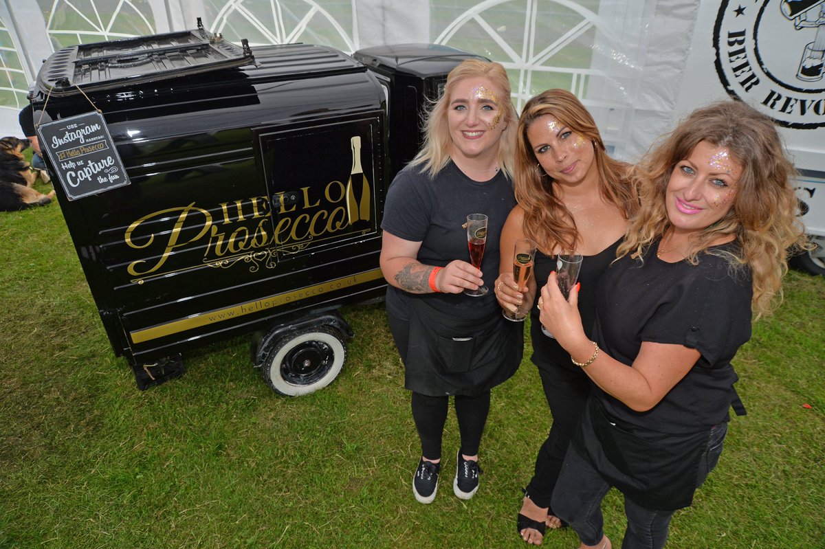 HelloProsecco's tweet photo. Our lovely Prosecco queen's #HelloProsecco #Carnival #prosecco #party https://t.co/FLmKTldbWM