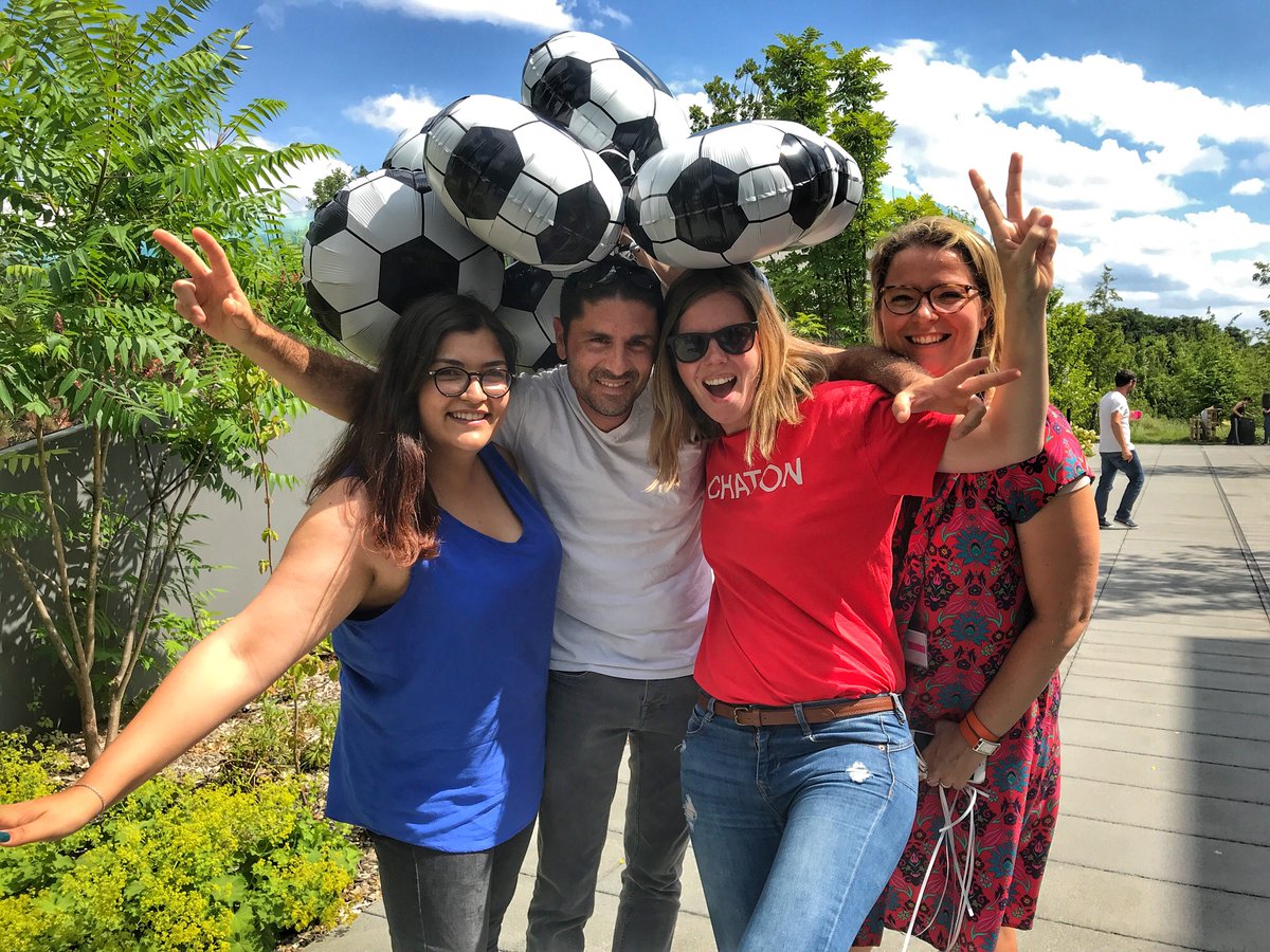 🇫🇷 Nos salariés se préparent pour le match qui sera diffusé lors de notre afterwork spécial ⚽