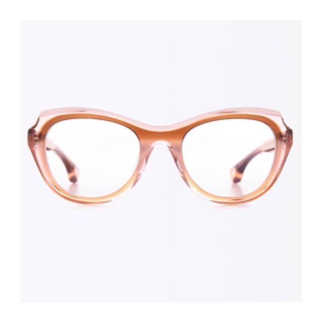 I JUST LOVE IT WHEN YOU BLUSH 😊 The SCARPA in Chablis Fade #springcollection #tonal #framewithinaframe #handcraftedeyewear #madeinjapan #eyewear #lunettes #oculos #brille #brillen #briller #megane #occhiali #blakekuwahara #designmatters
