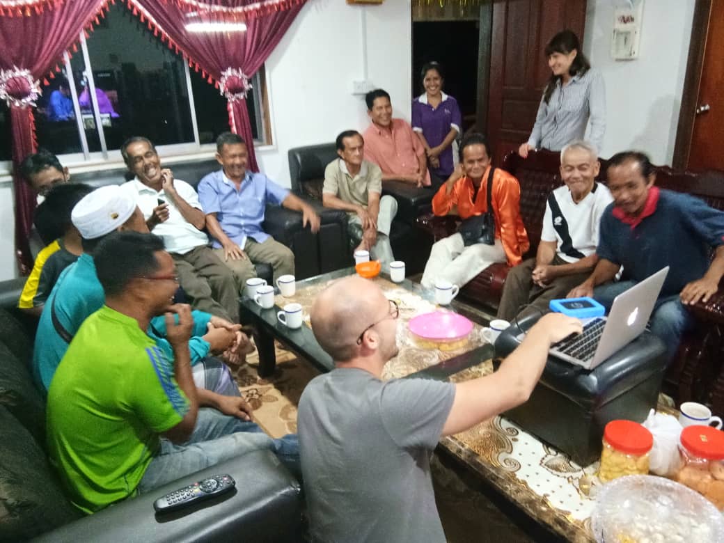 Team learning session with small holders in Beluran, Sandakan. Looking forward to their graduation at #SITEL opening ceremony.🙂 <a href="/jchang21112097/">Jane Chang</a> <a href="/AinurulRosli/">Ainurul</a> <a href="/jerrylcw/">jerry</a> <a href="/FezzanAhmed/">Fezzan Ahmed</a> <a href="/UMS_EcoCampus/">UMS Official 🇲🇾</a> <a href="/uw_wbs/">Westminster Business School</a>