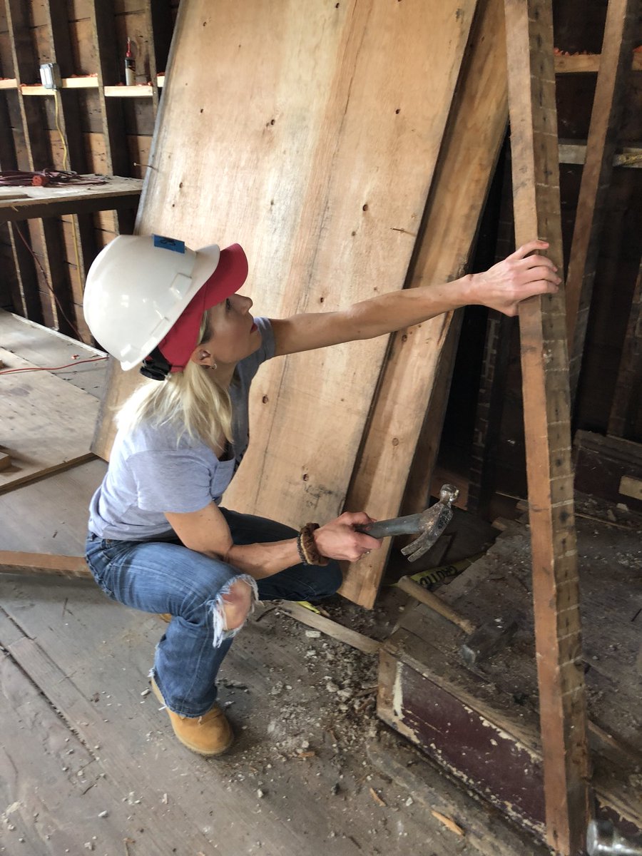 sempercap's tweet photo. Not your typical day at the office #sempergivesback @HabitatNYC https://t.co/9l87mcS7iY