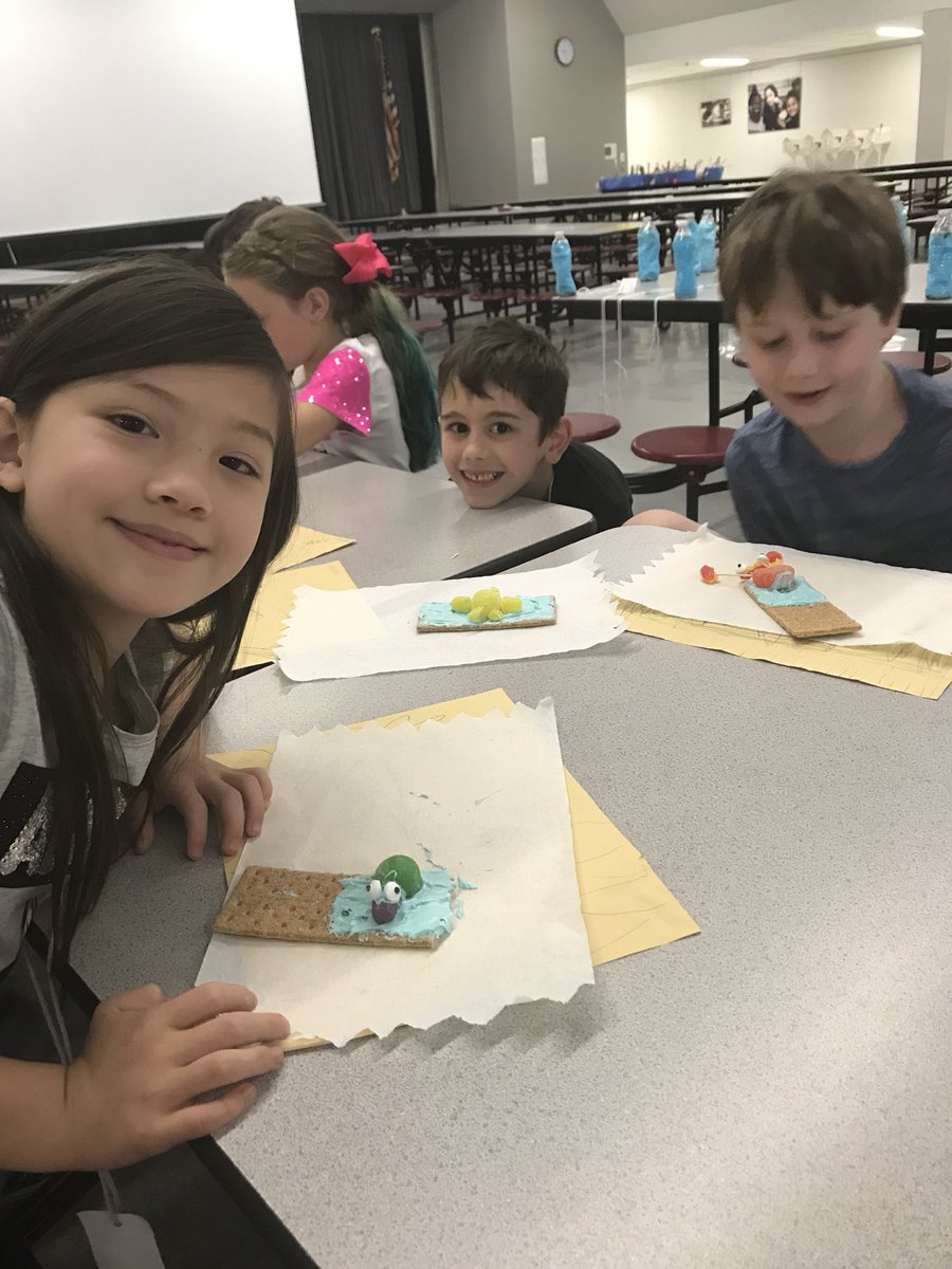 AMaresAISD's tweet photo. Cangrejos, cangrejos herradura, y tortugas de gomitas!@MrsG_InSecond @CoreyFADL https://t.co/liB6mRY9oI