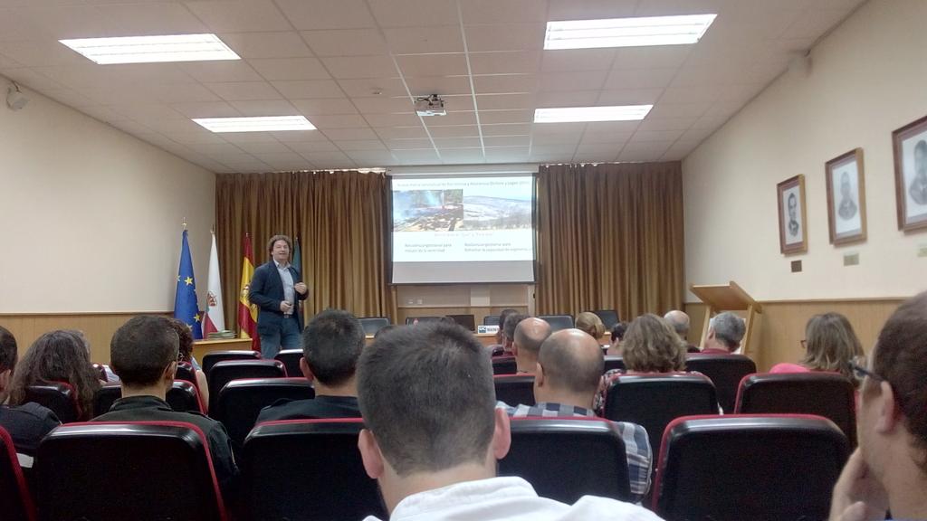 JorgeGarcRivera's tweet photo. Resistencia VS resiliencia #Rxfire Que queremos y para que? @Fuego_lab en #CVIIFF2018 #GEPRIF https://t.co/fByS03sPBQ