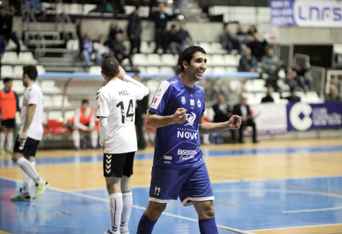 playascastellon's tweet photo. ♻️ El Capitán Juanito, un año más en Bisontes | 🗣️💬@Juanito11useres: «Cuando las cosas se hacen con la seriedad de esta entidad, no te planteas nada más que seguir aquí» #VamosBisontes #EndavantEsports  #CSEscenarioDeportivo #LNFS 

 ➡️https://t.co/VV0NSTMGHZ https://t.co/0YBSvQM0QJ