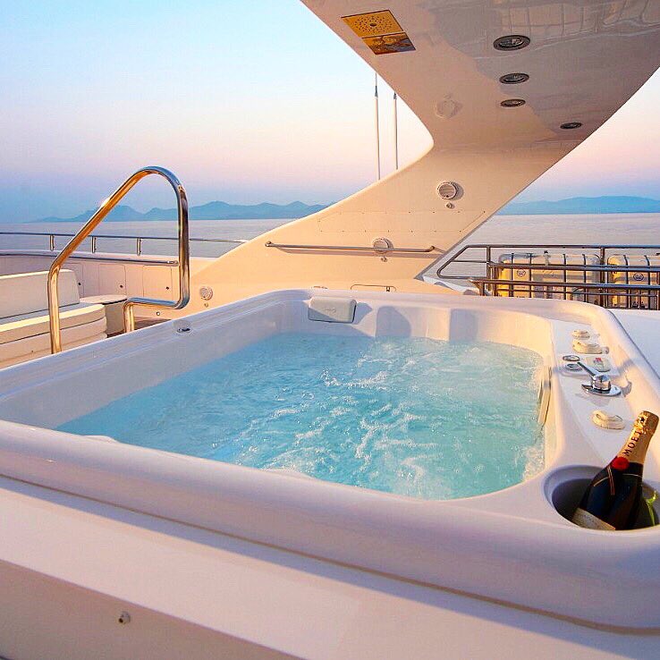 ✨ Enjoying a sunset inside your jacuzzi with a glass of champagne is priceless... Book your charter on board M/Y Sea Shell and life your own magic moment #jacuzzi #yacht #yachtlife #luxurylifestyle