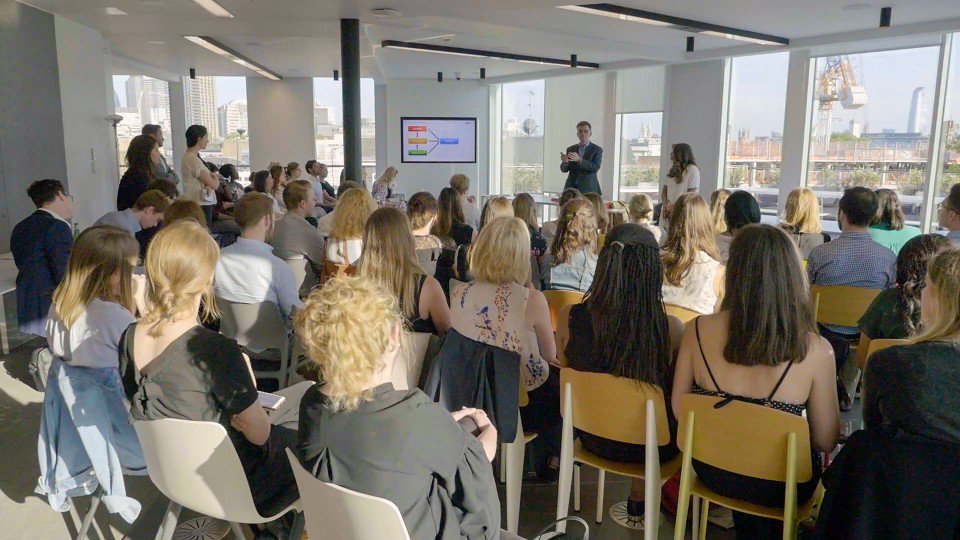 JournalistaLtd's tweet image. “With #behaviouralscience, there are so many levers you can be pulling. It’s about finding the right one” @PRCA_UK  #complexmadeclear ow.ly/GeCH30kvHBc