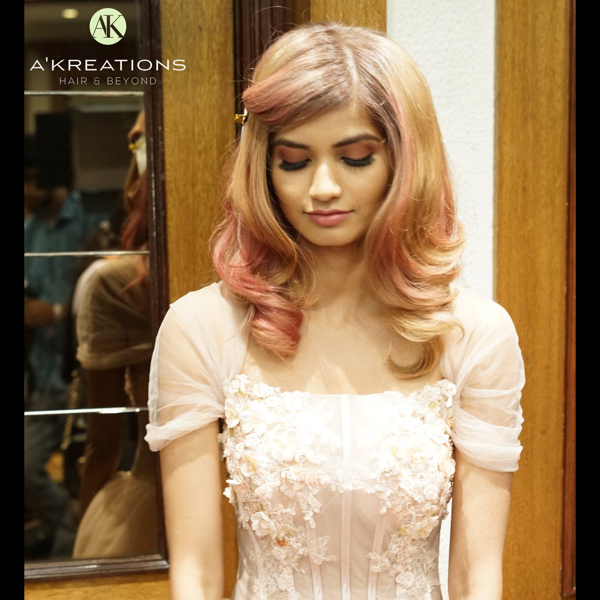 AKreationsIndia's tweet photo. At @schwarzkopf 120 years celebration!! Make up by @AKreationsIndia Team for 'Schwarzkopf Professionals Essential Looks 2018'
#GetHooked #EssentialLooks2018 #myschwarzkopf #schwarzkopfin #akreationsindia #swipeleft https://t.co/fGvXxIOZae