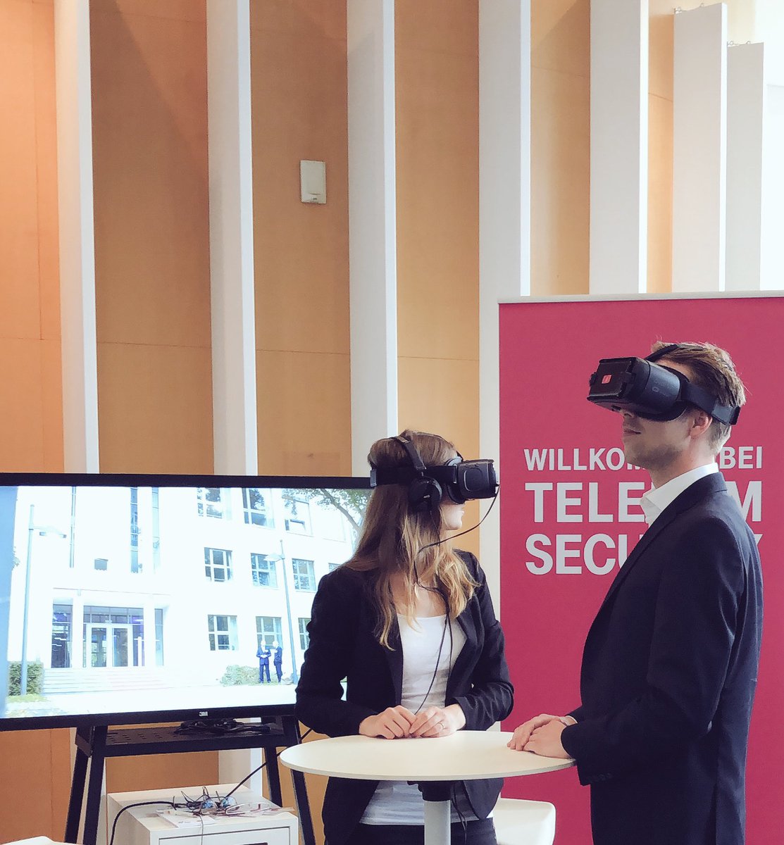 sinemguhersahin's tweet photo. Wir reden nicht nur über unser Security Operation Center - wir geben auch bei der #PotsdamerKonferenz einen virtuellen Einblick. #TelekomSecurity #mssp #CyberSecurity #CyberDefense #Telekomwall @HPI_DE @deutschetelekom @tsystemsde https://t.co/tcmrUXDovu