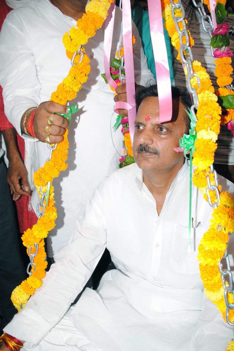 rshuklabjp's tweet photo. आज रीवा शहर के वाराणसी नागपुर मार्ग गोडहर के पास 34 करोड़ की लागत से बन रहे रेलवे ओवरब्रिज का भूमि पूजन किया।इस दौरान सांसद श्री @Janardan_BJP जी भी उपस्थिति रहे। @ChouhanShivraj @SuhasBhagatBJP @BJP4MP https://t.co/QXlgfiANMl