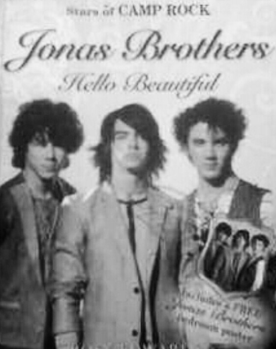 AlenAdore23's tweet photo. Still them. Hi @nickjonas @joejonas @kevinjonas #10YearsOfCampRock https://t.co/jbaWWW4QvV