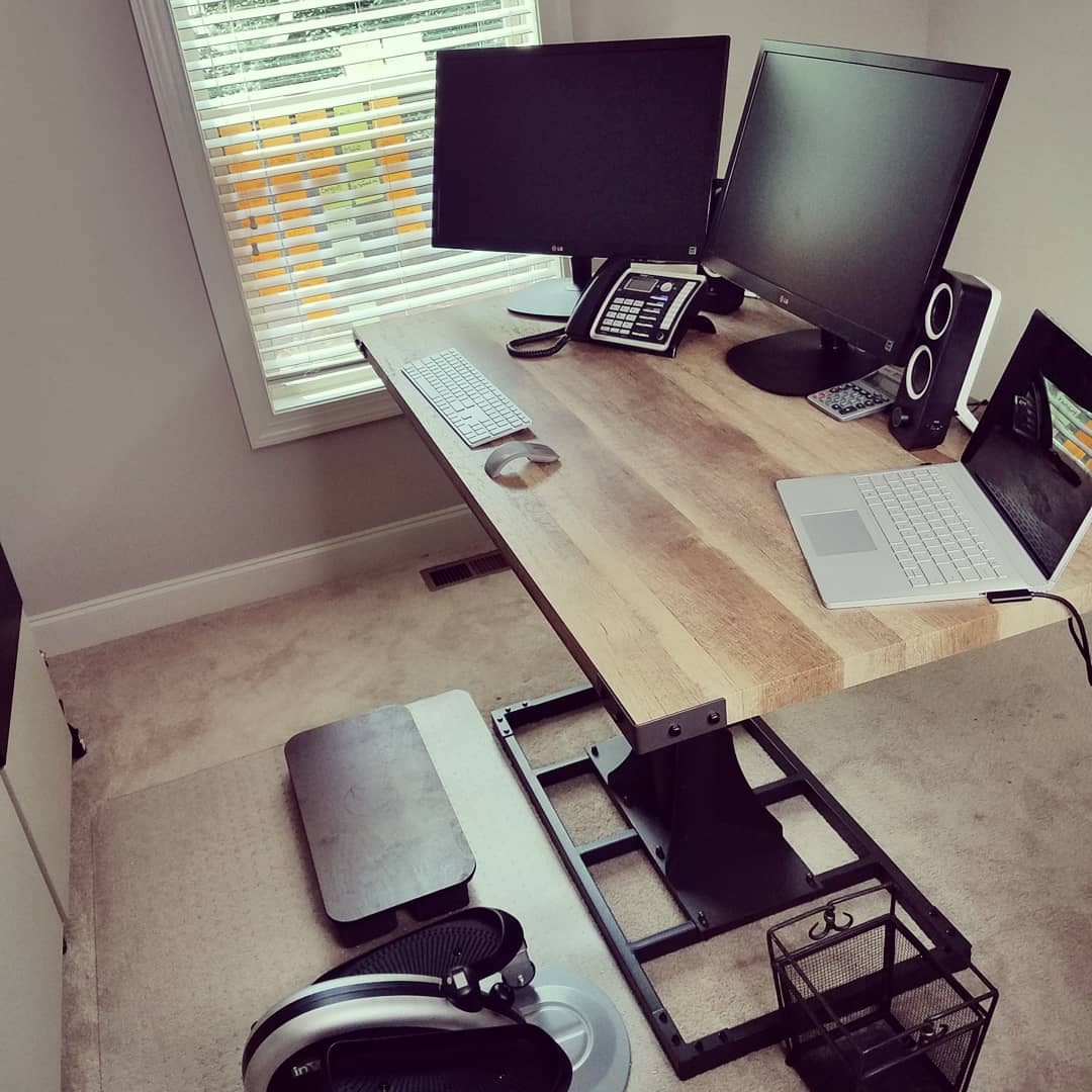 ModernMktgStarr's tweet image. Sitting 8+ hrs a day has made my body unhappy. So I upgraded to an #ActiveOffice complete (#StandingDesk, balance board &amp;amp; elliptical) Day 1= Exciting, Day 2=TOUGH, Day 3 felt more normal. I'll report back after 30 days standing. #ConsultantLife #HealthyLiving