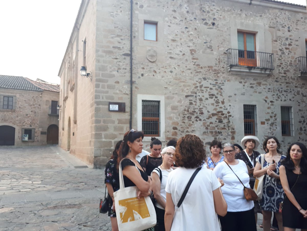 AlbertoEsVa's tweet photo. Los asistentes a #AHHCaceres18 disfrutaron ayer del Casco Antiguo de Cáceres. https://t.co/KKwBKEhT3m