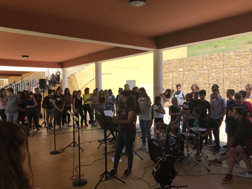 #FeteDeLaMusique au <a href="/clg16fontaines/">H Pouliquen</a> Bravo et merci les élèves !