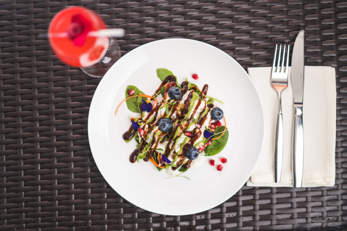 TheMintRoom's tweet photo. Our Bath site's Rooftop bar is a real gem of a place. Al fresco, rooftop views, relaxing seating, just the most exquisite cocktails and delicious bar food. Perfect for the summer don't you think?
#mrb #bathrestaurants #bathdining #batheats #bathindianrestaurants https://t.co/KwveN8aVbc