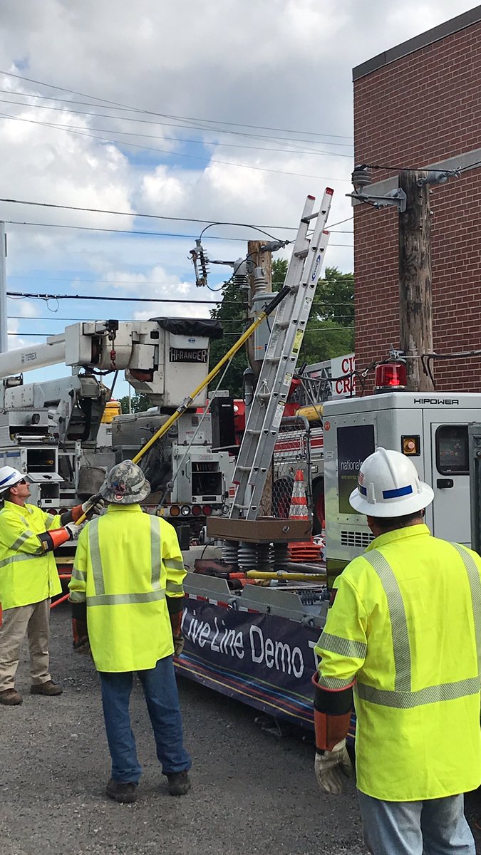 TedKresse's tweet photo. Out in Cranston #RI this morning with @nationalgridus #LiveLineDemo team. Part of our ongoing training for 1st responders on electric system https://t.co/GPtcfByeqd