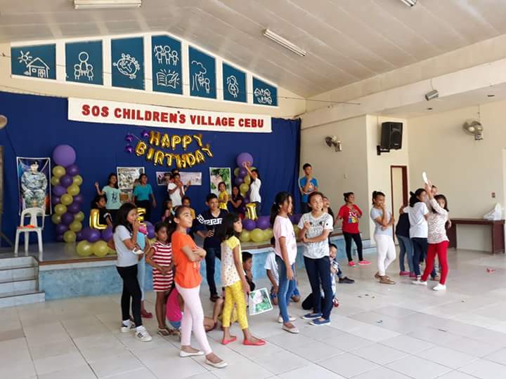 craeminoz's tweet photo. June 16 2018 ~ Lee Min Ho's 32nd Birthday Charity Event @ SOS Children's Village, Cebu Philippines ~ 
@ActorLeeMinHo we love you!

#HappyLeeMinHoDay #LeeMinHo https://t.co/pj8GL5KGPm