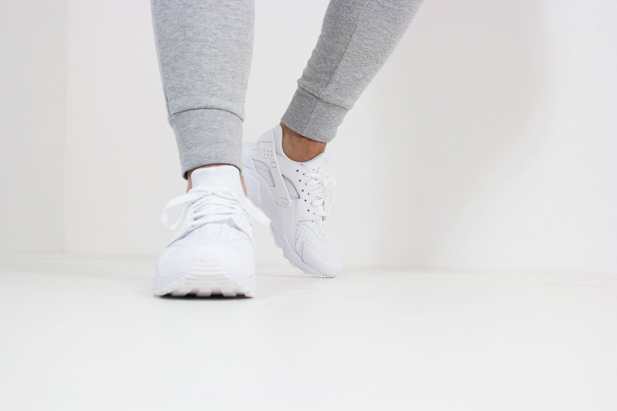 Hi_sneakerworld's tweet photo. NIKE - AIR HUARACHE (WHITE/ WHITE)
#Nike #AirHuarache 
Price: € 121.00
Link: https://t.co/Z0mPA6QpDQ https://t.co/9p1yY7n62z