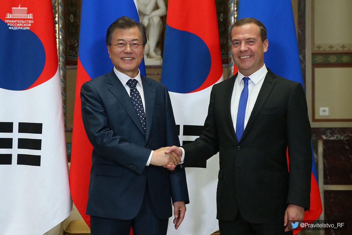 Южная корея и россия 2024. Мун Чжэ ин в России. Мун Чжэ ин и Токаев. Медведев с президентом Южной Кореи.