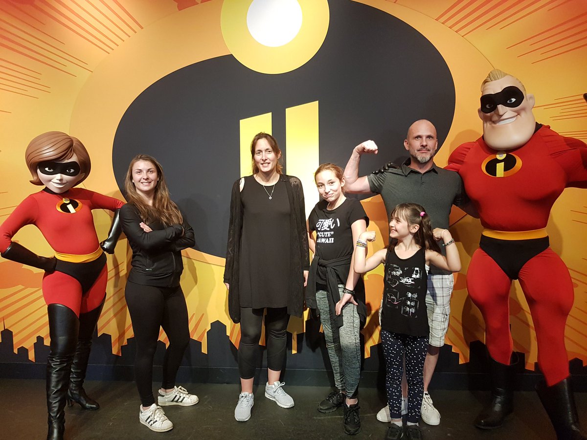 LeanaPochet's tweet photo. Familyy 👨‍👩‍👦‍👦 #studiohero #DisneylandParis #heroes https://t.co/hmdmEaUjiU