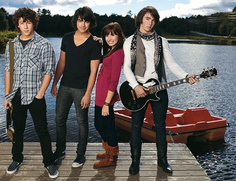 ICHI_LOVATICS's tweet photo. Demiの存在を知り、Lovaticsになるきっかけをくれた❤️
#10YearsofCampRock https://t.co/bKK1J6Bmzn
