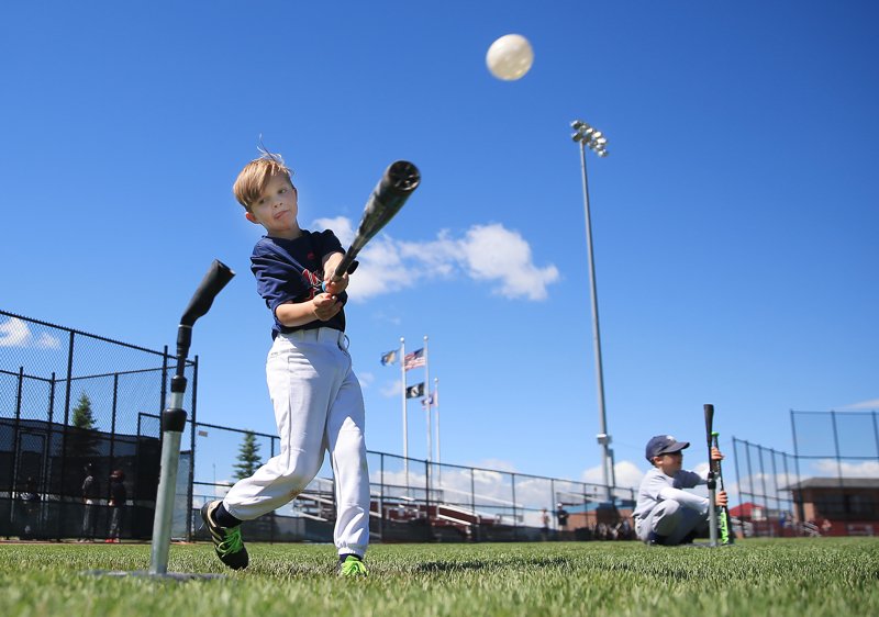 #PHOTOS bit.ly/2Mdg2mS @CheyMustangs hold #baseball youth clinic
