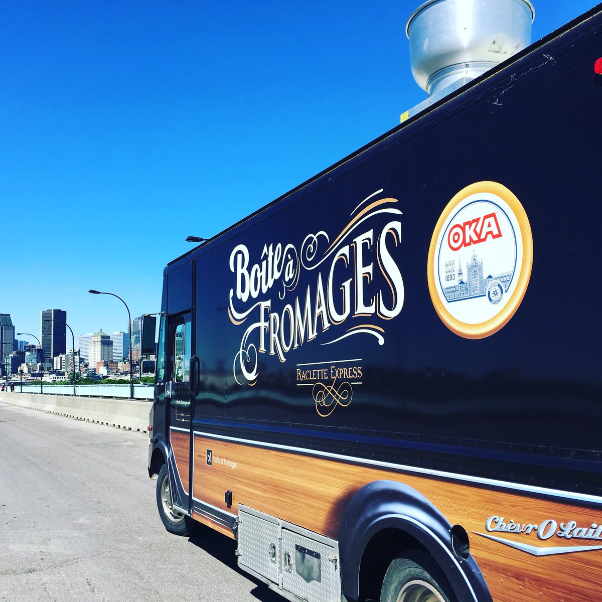 Cote multimédia • 21 juin 😊🧀❤️☀️ #boiteafromages#boiteafromagefoodtruck #fromage #cheese #raclette #oka #agropur #mtl #citemultimedia #oldport #oldmontreal #vieuxport #vieuxportmontreal #foodtruck #bestfood #bestfoodtruck #eat #eatwell #food #foodporn #instapic #instagood