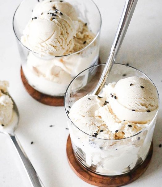 cookbookplugin's tweet image. Summer technically starts June 21st but we’re calling it early. 😎🏖Are you with us? We can’t think of a better way to start then with this homemade brown sugar miso ice cream from @setthetableblog. Get ready for some absolutely stellar flavors!

instagram.com/p/BjkrEQUHCtH